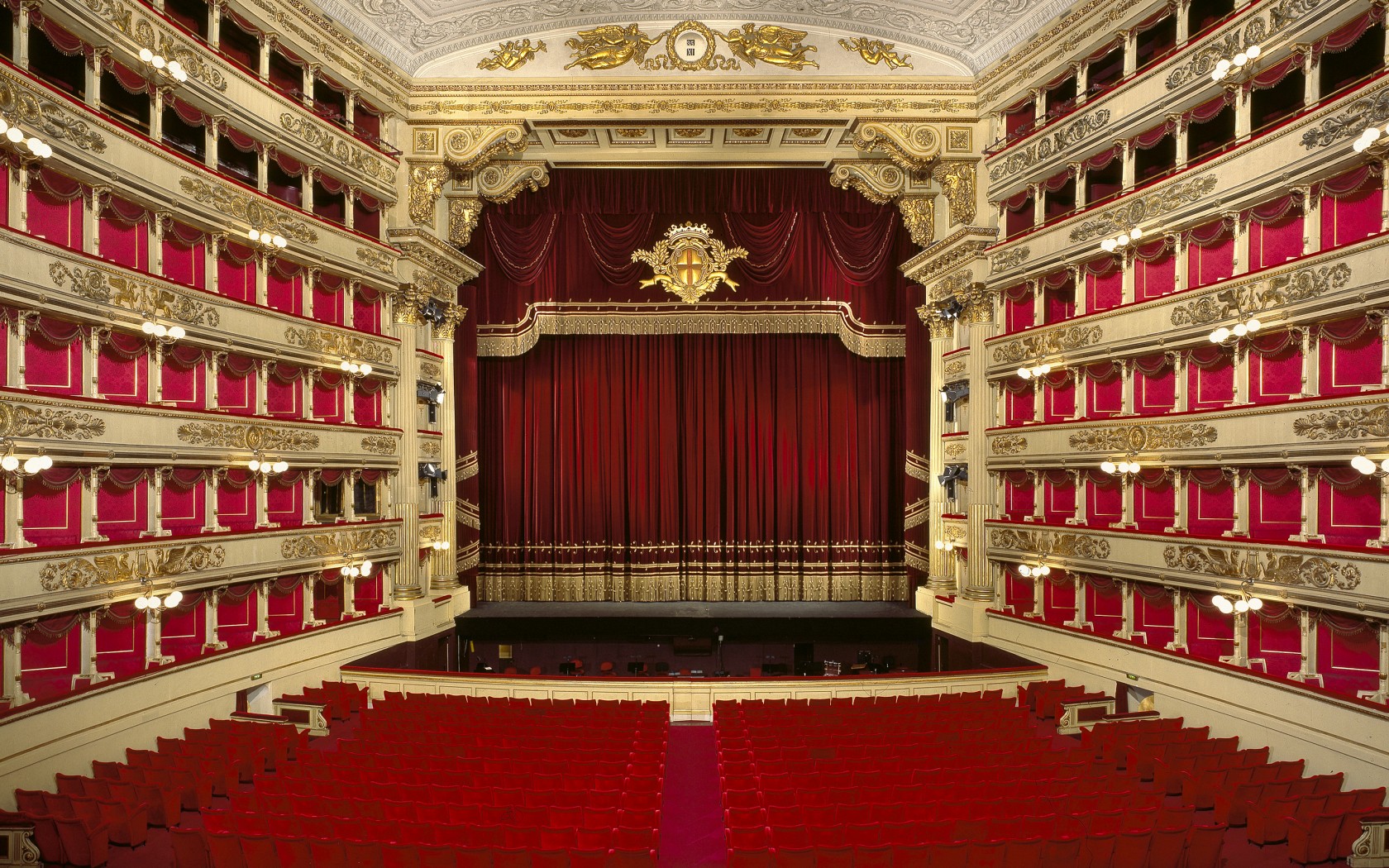 La scala. Милан театр ла скала. Театр Алла скала Милан. Италия театр ла скала. Оперный театр ла скала Италия Милан.